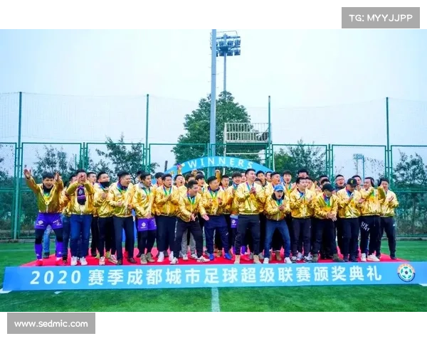 四川城市足球联赛球员多为学生和职员展现业余身份下的激情与拼搏